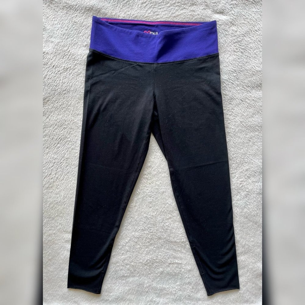 Artizia TNA Black 3/4 Length Leggings
